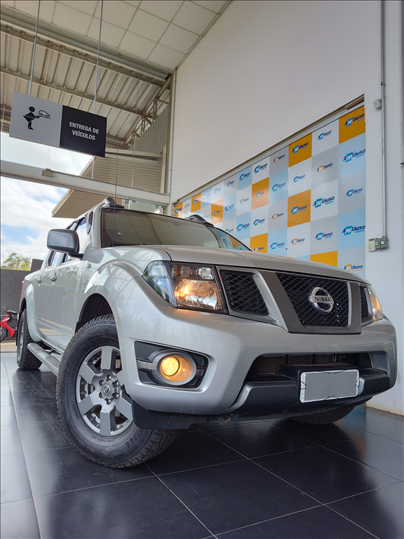 Nissan Frontier - 2.5 S 4X2 CD TURBO ELETRONIC DIESEL 4P MANUAL