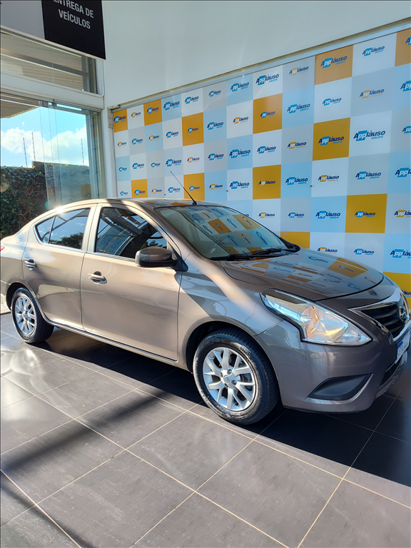 Nissan Versa - 1.6 16V FLEX SV 4P XTRONIC