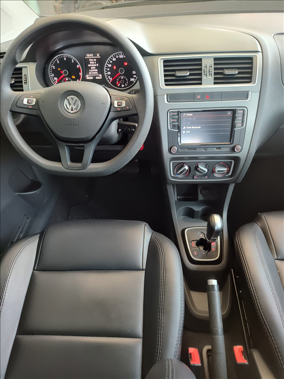 Volkswagen Fox - 1.6 MSI TOTAL FLEX CONNECT 4P MANUAL